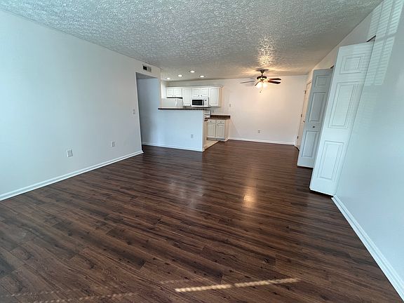3rd image of 5588 Cypress Chas
