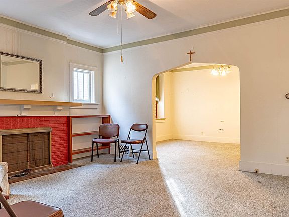3rd image of 614 E Frye Ave