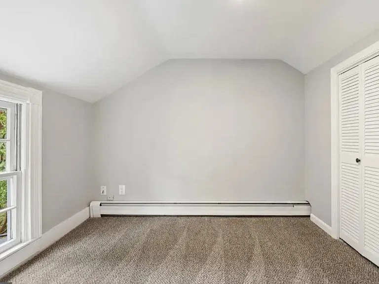 38 Spring Ln — Photo 10
