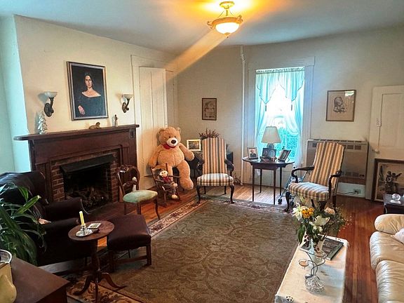 5th image of 402 S Main St