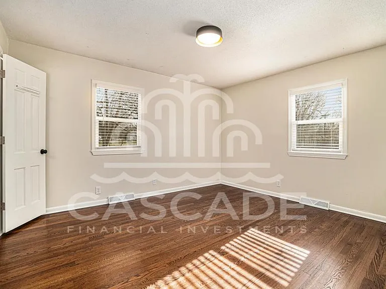 403 NW Village Dr — Photo 7
