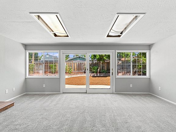 5th image of 5284 Larchwood Dr