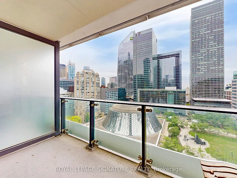 224 King St W #1406 — Photo 16