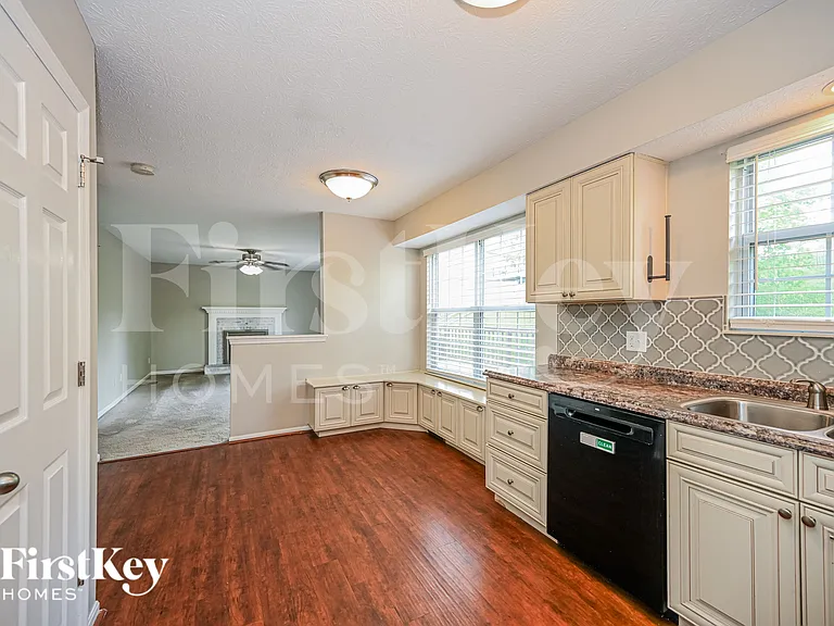 5328 Orchard Creek Ct — Photo 11