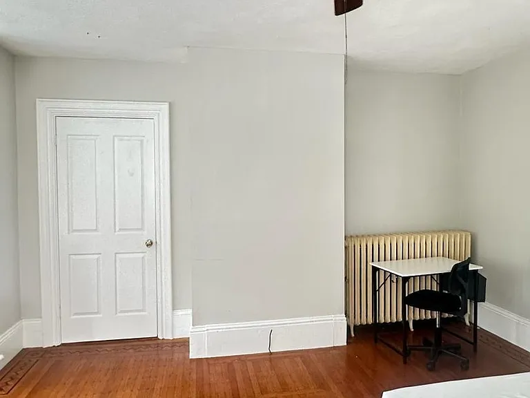 88 Glen St #A — Photo 2