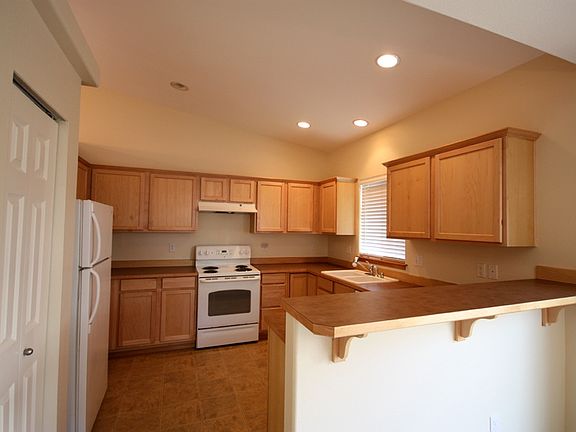 3rd image of 13506 33rd Ave SE
