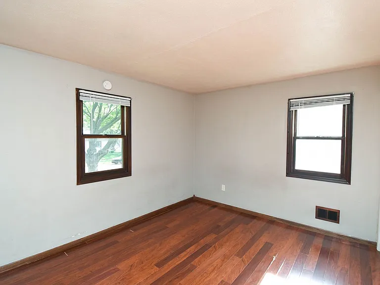 900 S Marday Ave — Photo 9