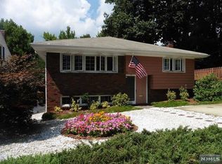 2421 Rossett St, Fort Lee, NJ 07024