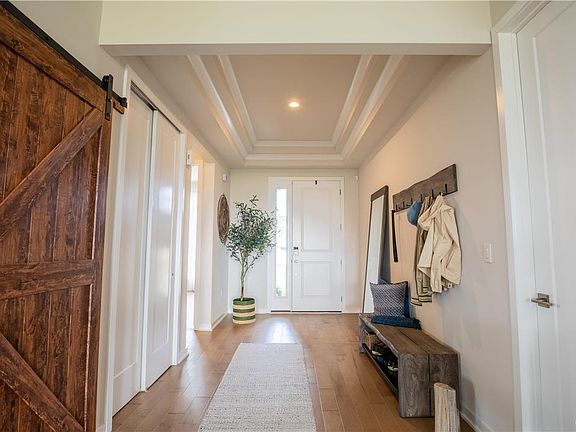 3rd image of 6867 Tulip Ln E