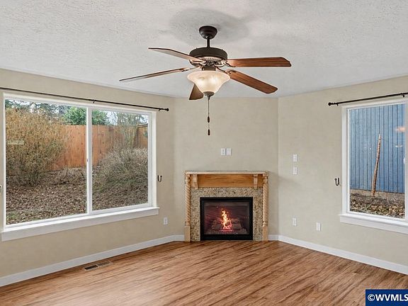 5th image of 1542 Barnes Ave SE
