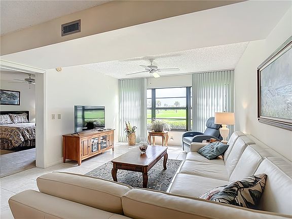 2nd image of 32 Plantation Dr APT 102