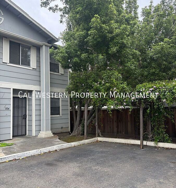 1st image of 804 Villa Ave