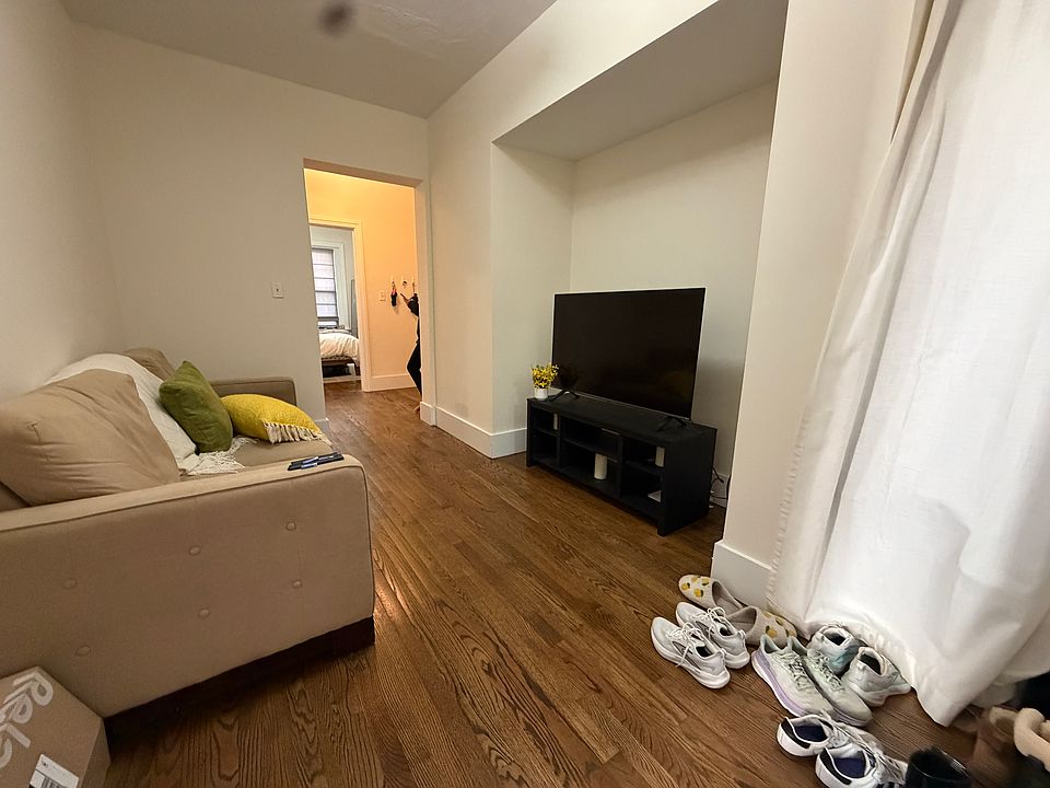 1st image of 448 Park Dr #812