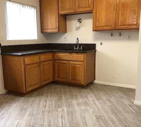 4th image of 800 N Grandview Ave