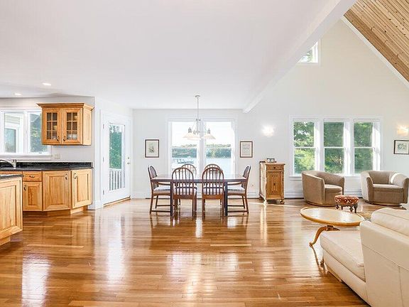 4th image of 86 Summersea Road