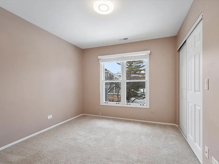 226 Coventry Cir — Photo 12