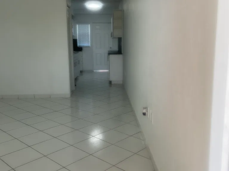 3430 SW 10th St #3 — Photo 5
