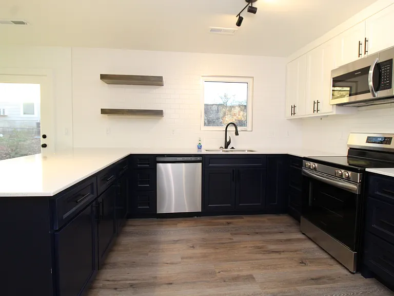 50 E 7th St — Photo 12
