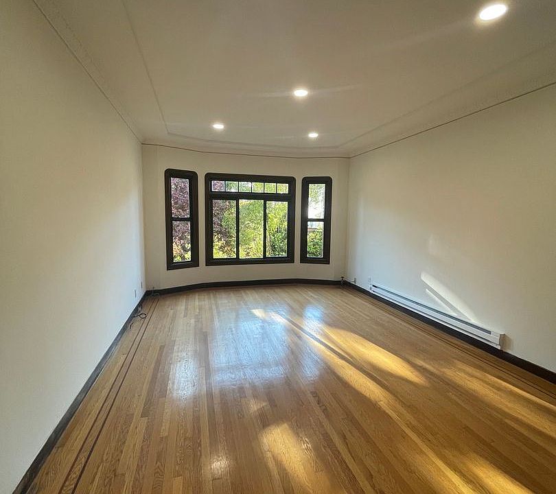 1st image of 3239 Broderick St #2