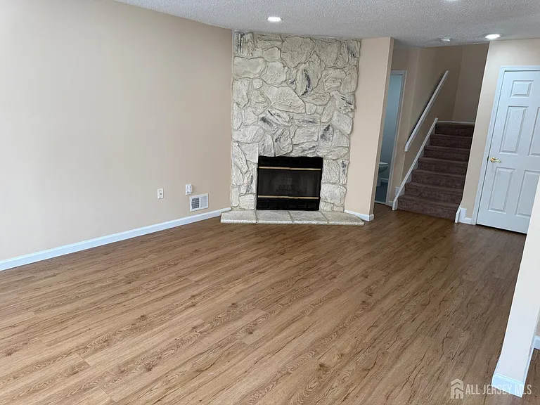 1502 Edison Glen Ter — Photo 4