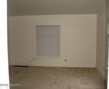3rd image of 108 Mill St