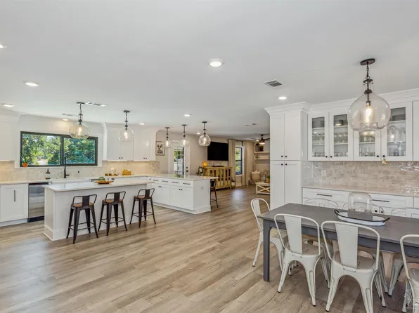 403 Shoreline Dr, Gulf Breeze, FL 32561