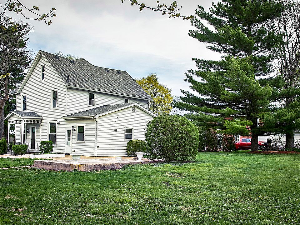 709 S Main St, Saybrook, IL 61770 Zillow