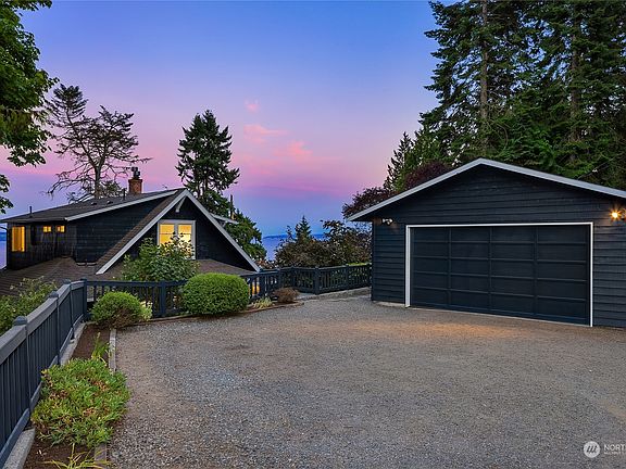 3rd image of 11980 Sunrise Drive NE