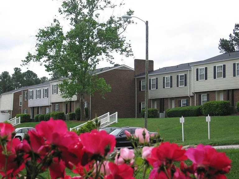 Colony Townhomes — Photo 17