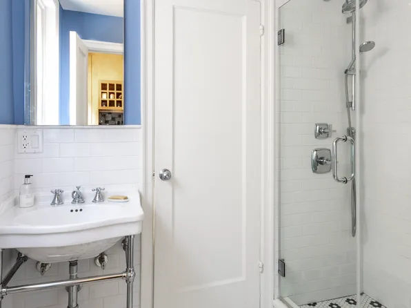 434 East 52nd Street 4B image 5 of 5