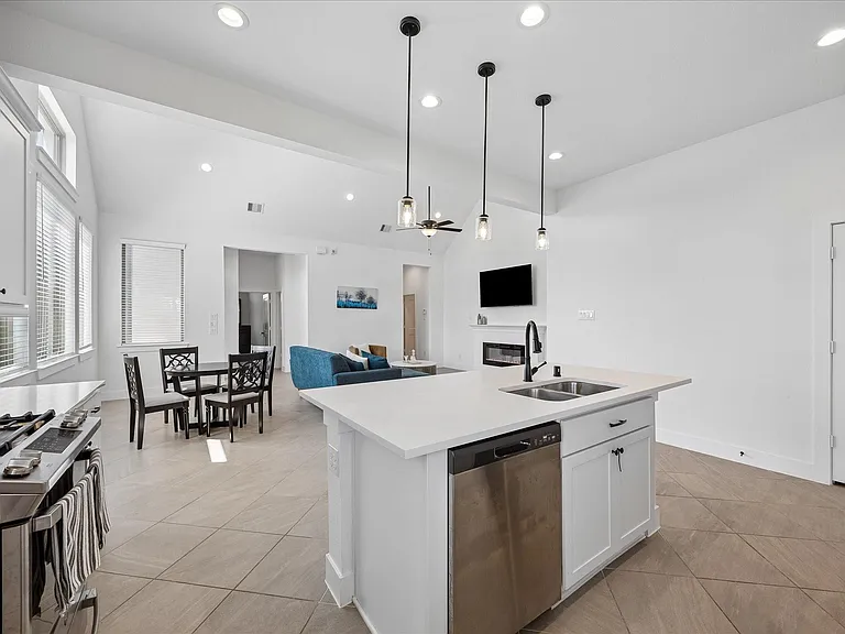 9702 Soto St — Photo 3