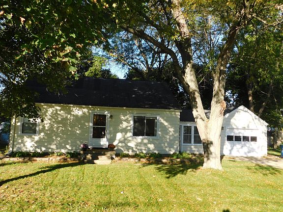 4th image of 3945 Miramar Ave NE