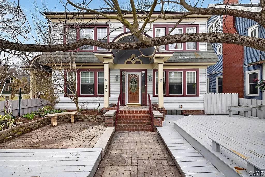 1062 Bellevue Ave photo 1