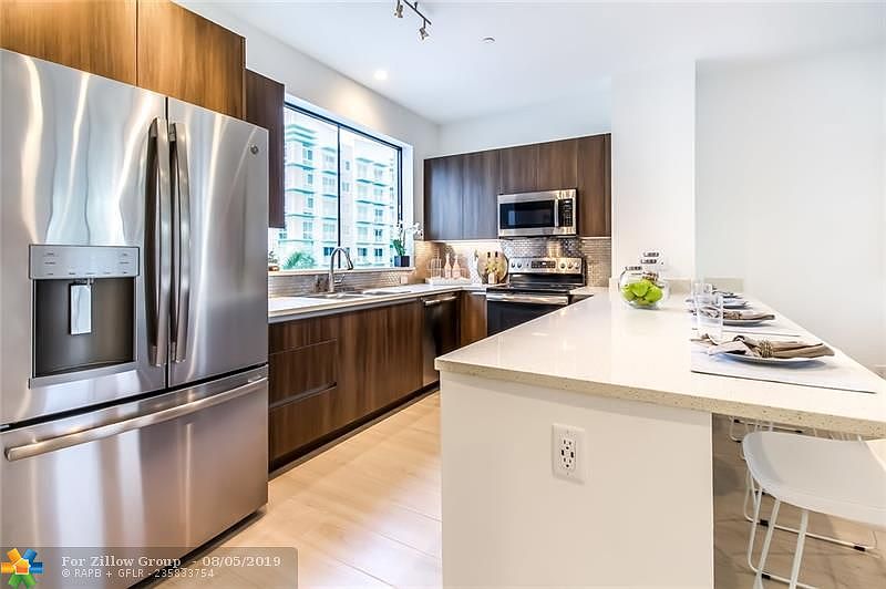 1st image of 615 NE 2nd Ave #3615