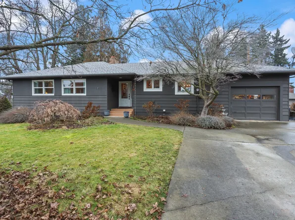 319 W 20th St, The Dalles, OR 97058