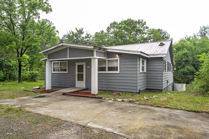 2550 Farmer Rd NW — Photo 1