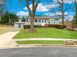 1932 Fisher Ct, Falls Church, VA 22043