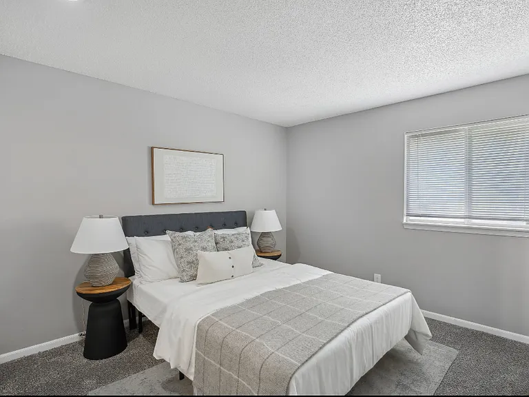 University Villa Apartments — Photo 11