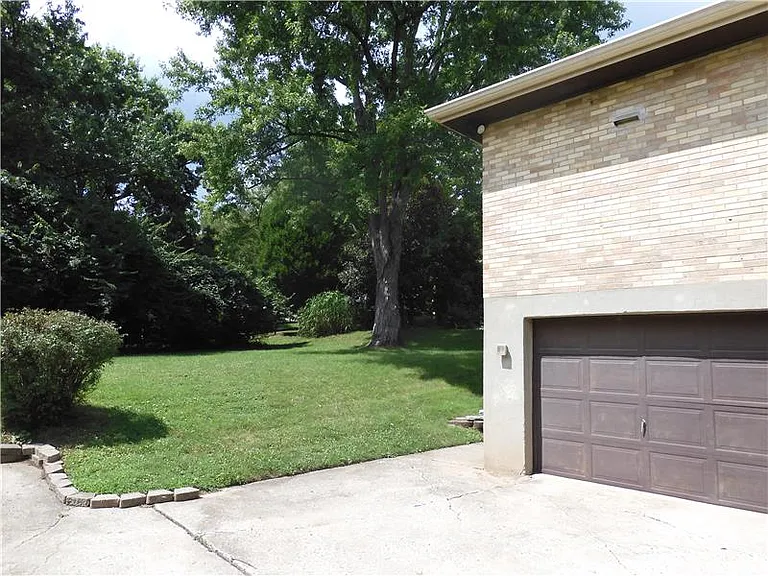 303 Birchwood Dr — Photo 37