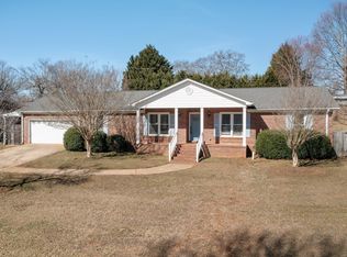 4 Queensbury Dr, Greenville, SC 29617
