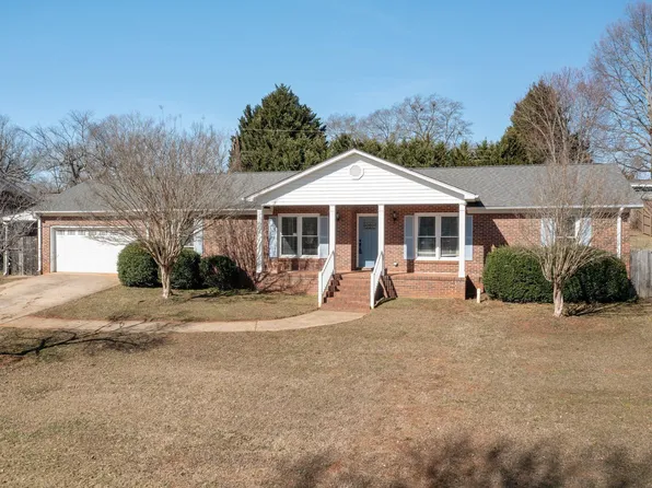 4 Queensbury Dr, Greenville, SC 29617