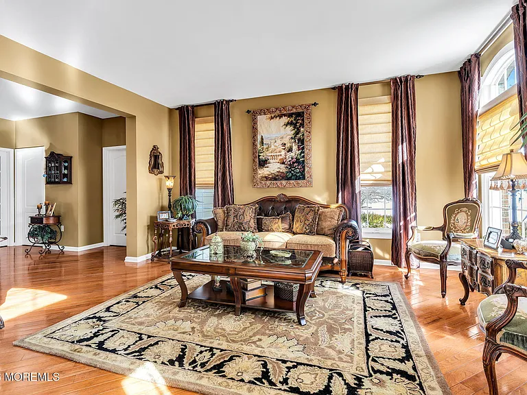 24 Parkside Dr — Photo 16