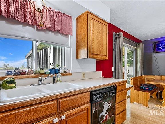 4th image of 2209 Terrace Dr