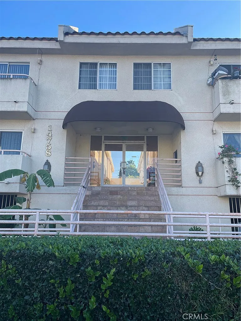 3 bed, 1200 sqft, $3,000 — Photo 1