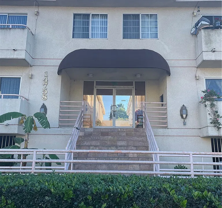 14758 Magnolia Blvd #102