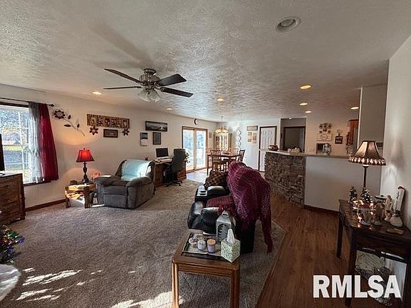2nd image of 914 Executive Ln