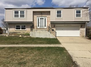 1125 S Oakwood Dr, Mount Prospect, IL 60056