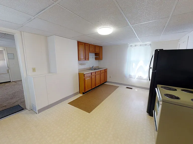 212 E Walnut St — Photo 3