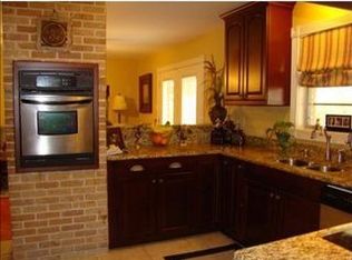 4113 Lake Villa Dr, Metairie, LA 70002