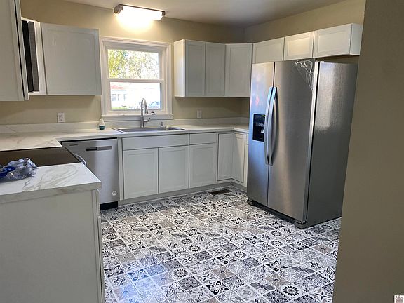 3rd image of 402 Usher St